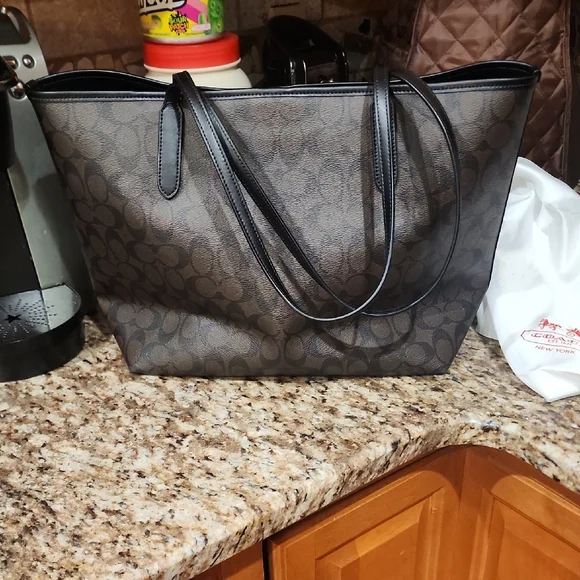 Coach Signature City Tote with Leather Trim With Dustbag.NWOT! - Picture 2 of 5